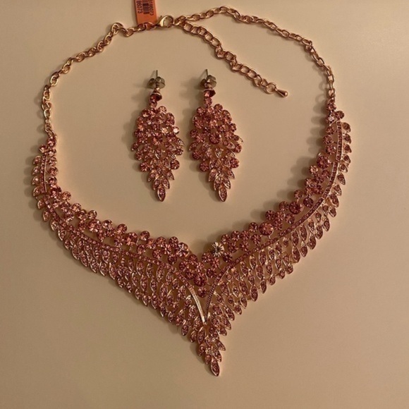 Austrian Crystal Bib Necklace and Earring set - Picture 2 of 5